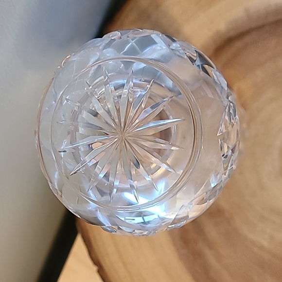 Like new - pinwheel crystal small vase - Picture 4 of 4